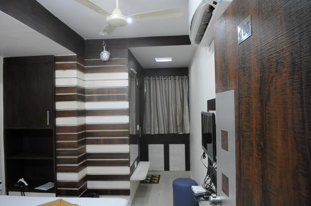 Oyo Hotel Sree Balaji Residency Ахмедабад Екстер'єр фото